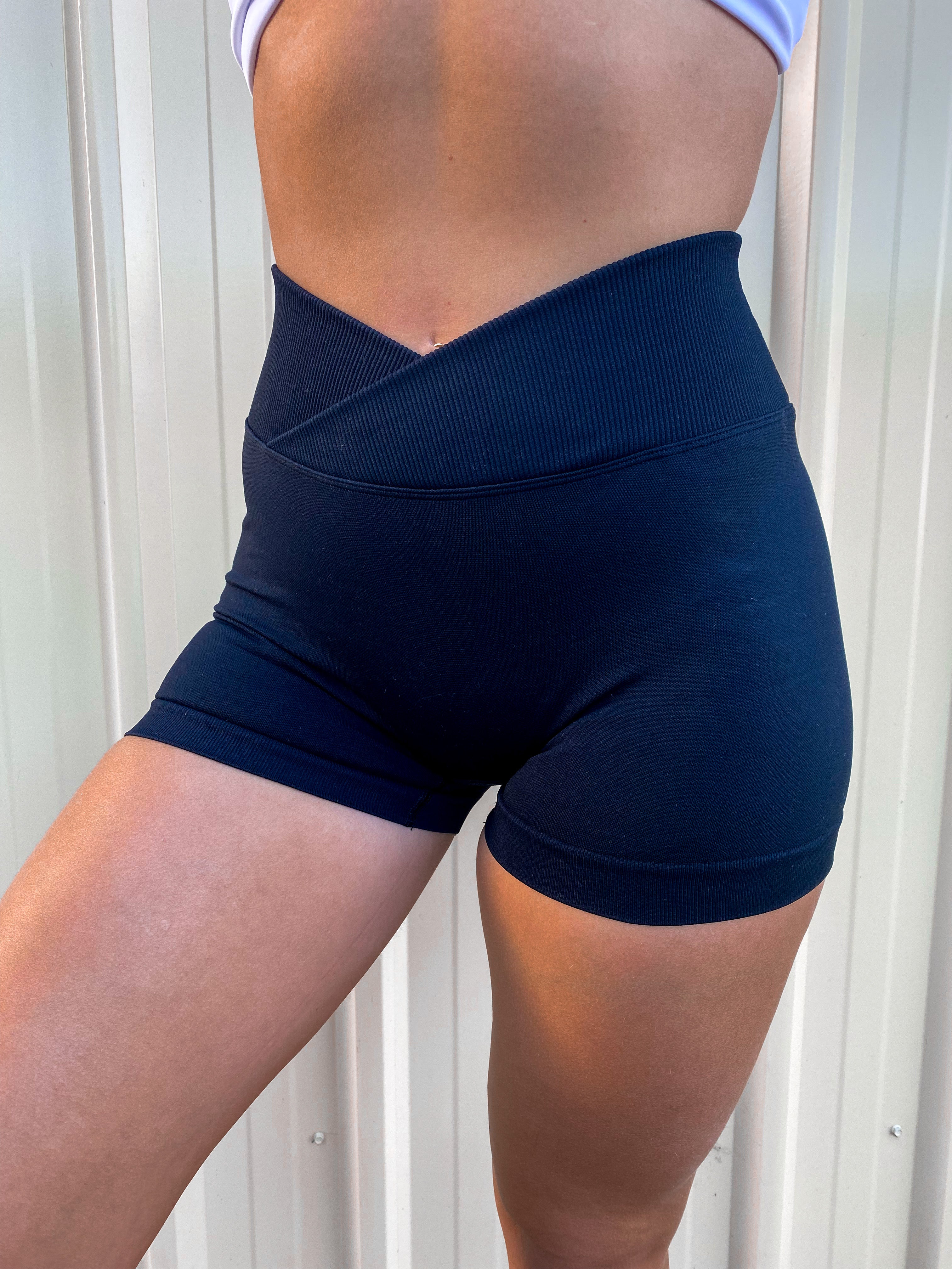 Ultimate Scrunch V Short - Black