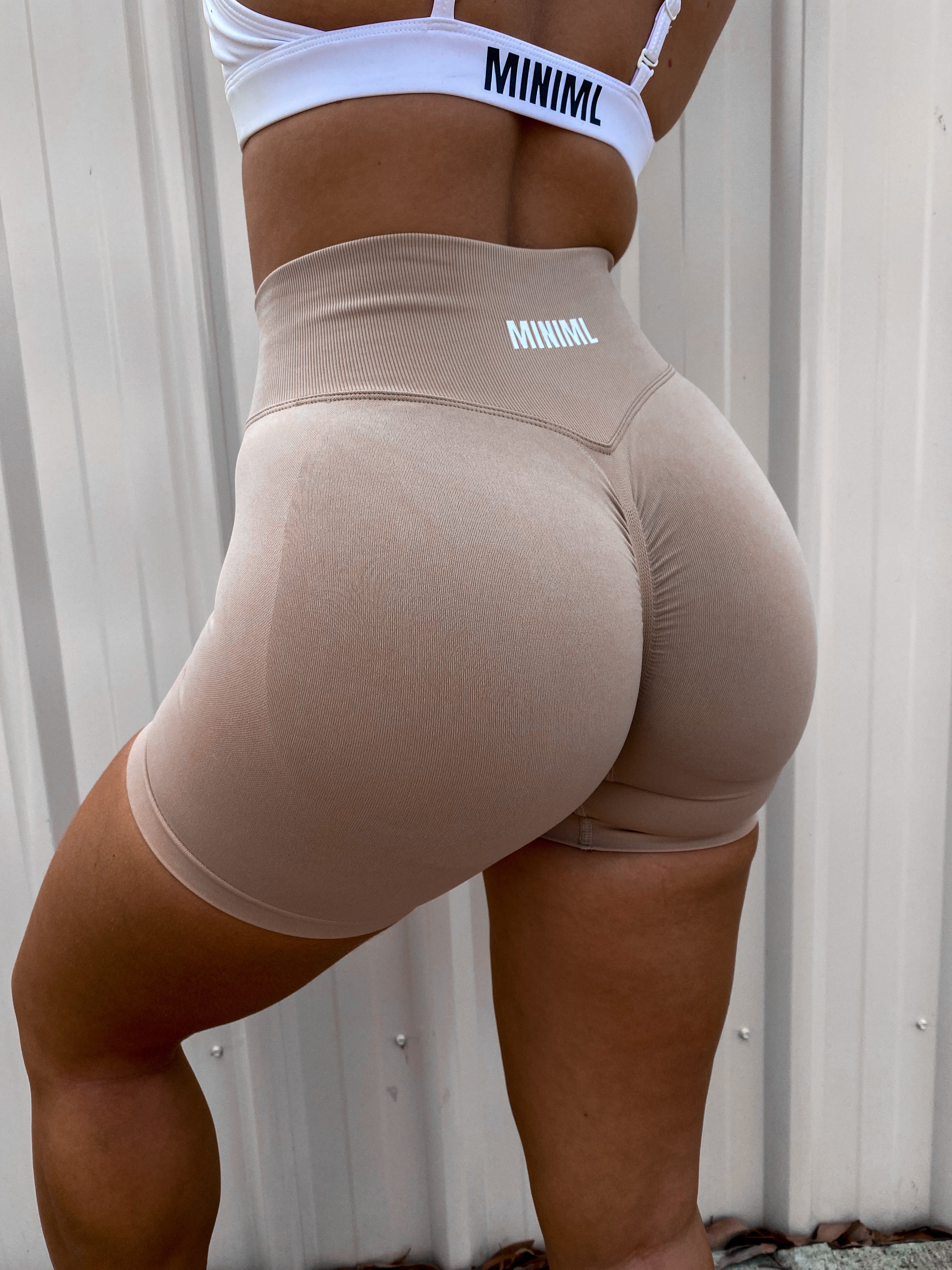 Ultimate Scrunch Short - Latte